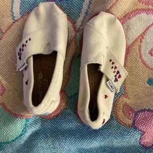 Girl toms shoes